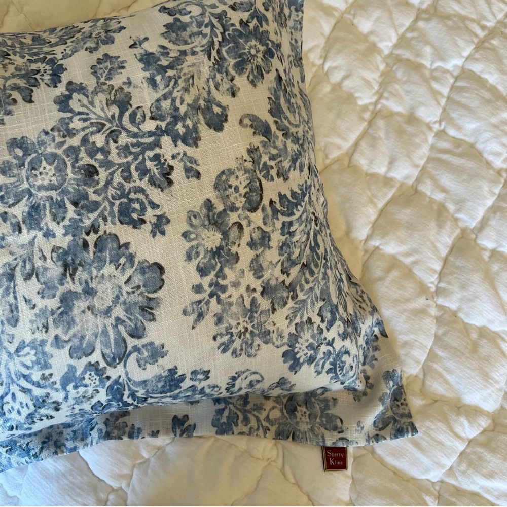 NWOT Set of 2 Indigo Blue and White Floral Pillow Shams, standard size - Picture 5 of 14